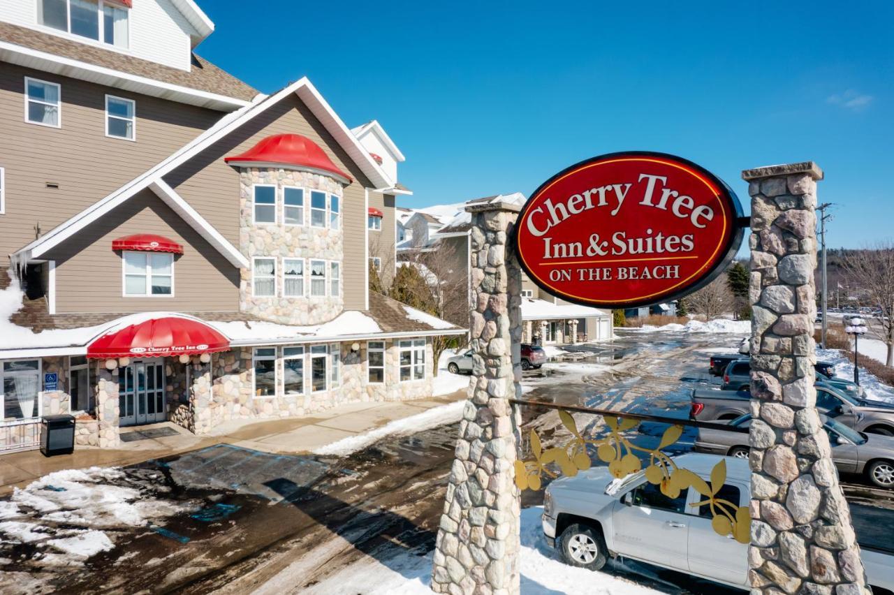 Cherry Tree Inn & Suites Traverse City Exteriér fotografie