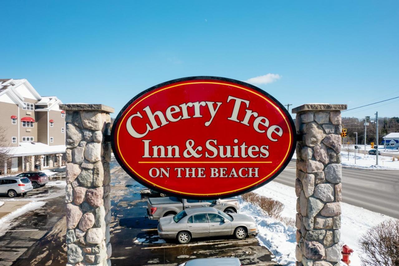 Cherry Tree Inn & Suites Traverse City Exteriér fotografie