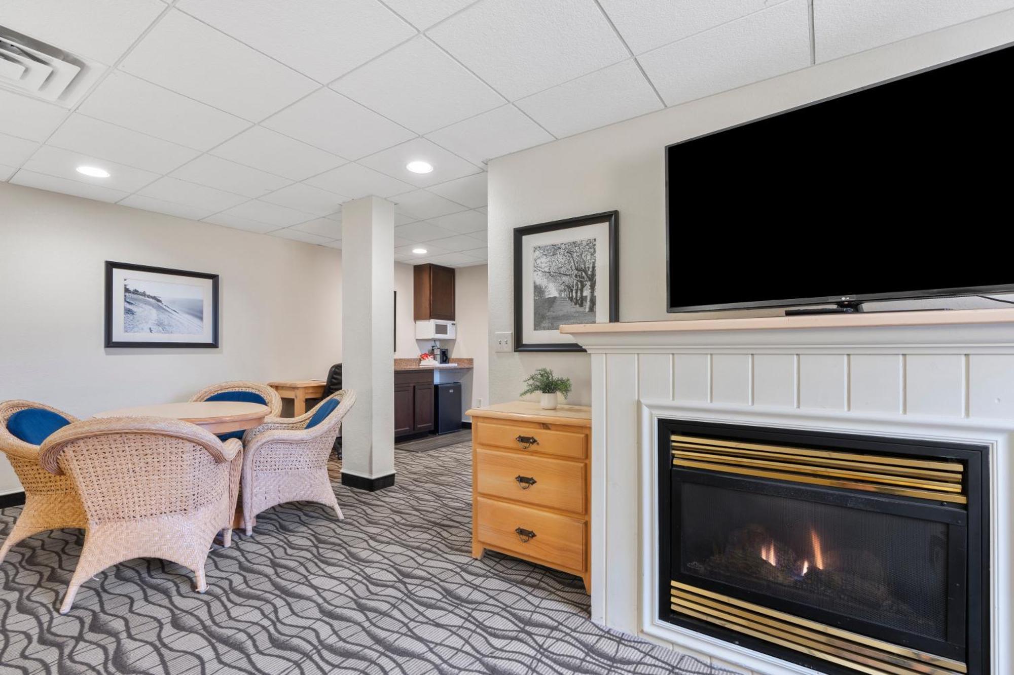 Cherry Tree Inn & Suites Traverse City Exteriér fotografie