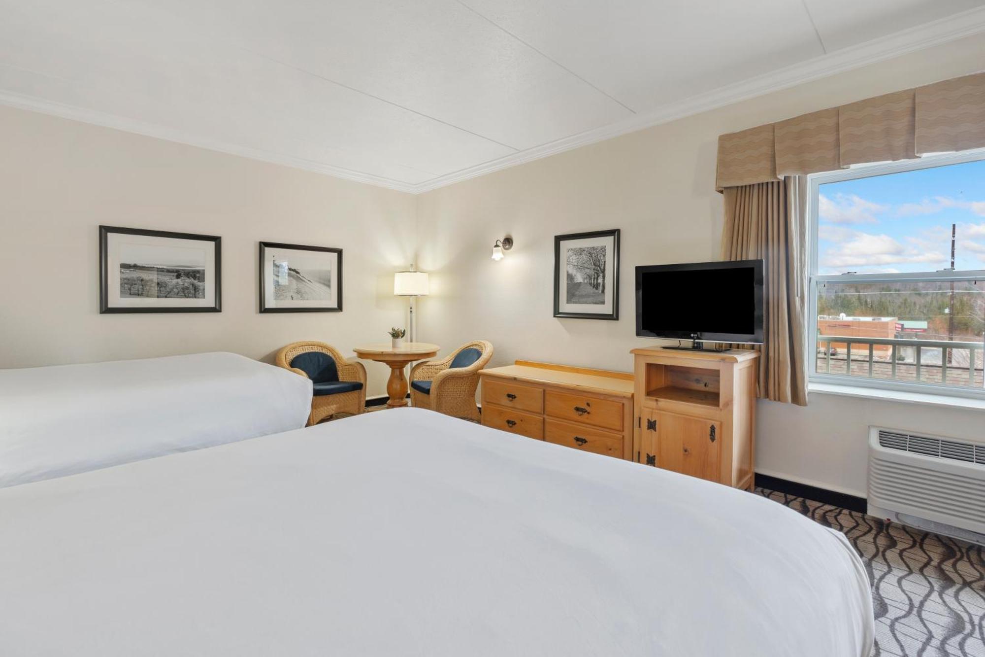 Cherry Tree Inn & Suites Traverse City Exteriér fotografie