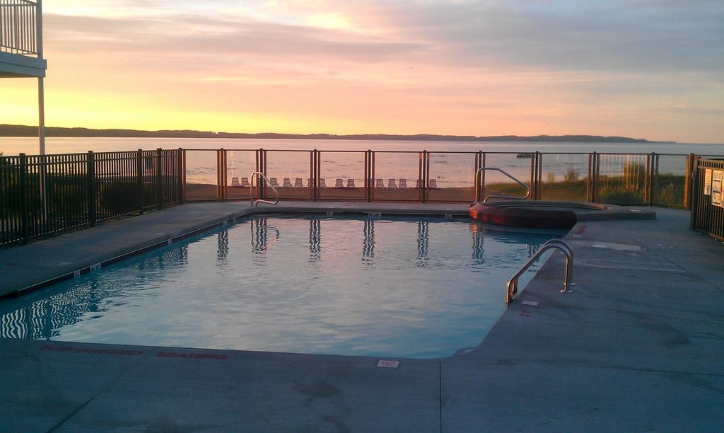 Cherry Tree Inn & Suites Traverse City Exteriér fotografie
