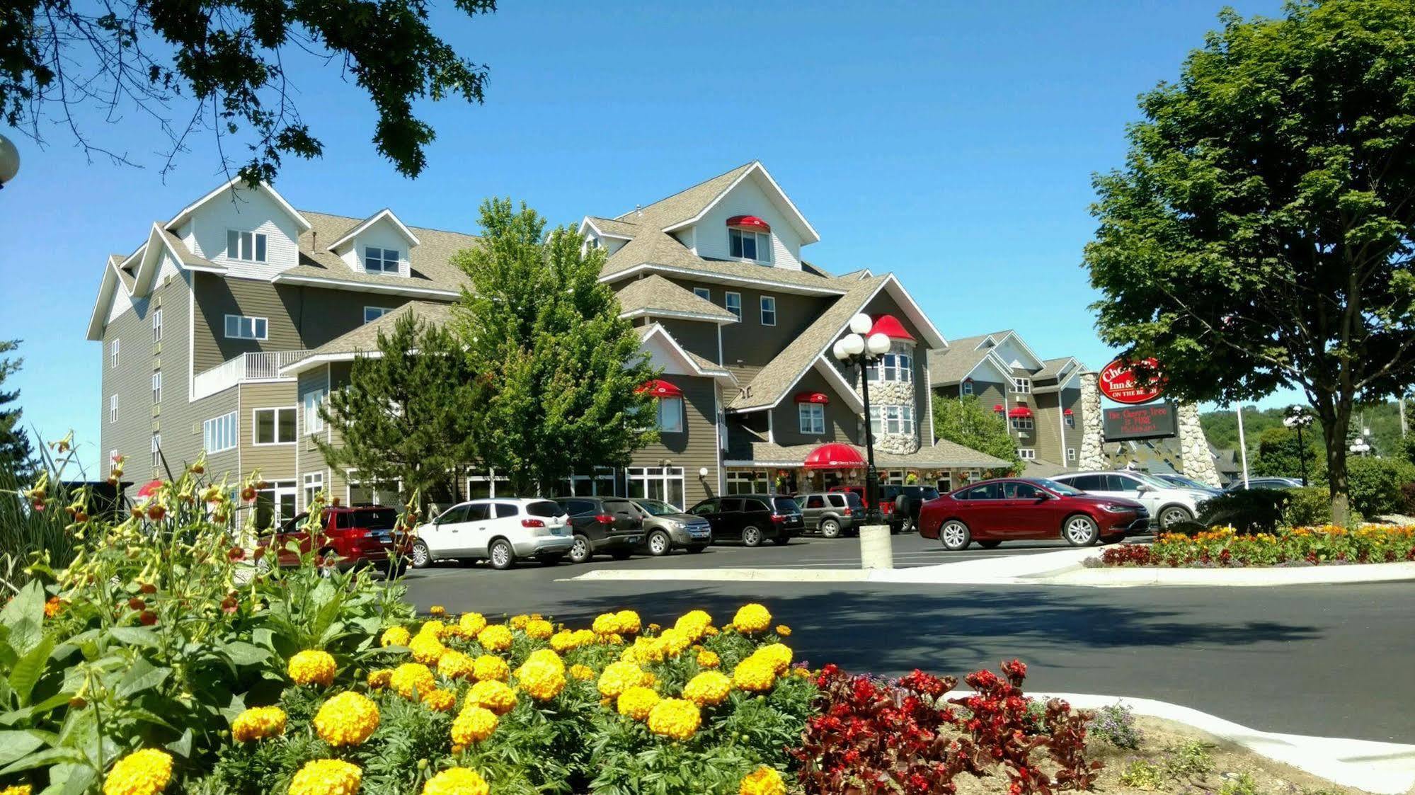 Cherry Tree Inn & Suites Traverse City Exteriér fotografie